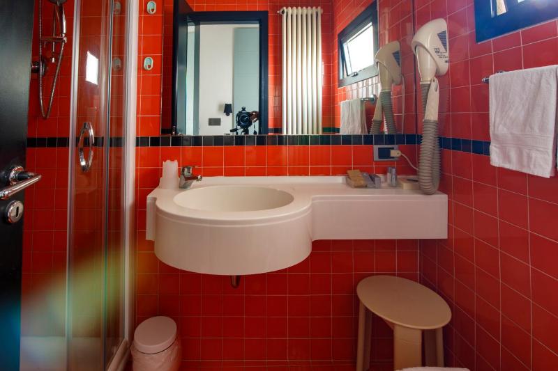 Triple Room with Balcony image 3