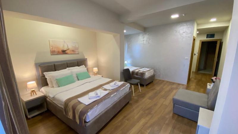 Standard Triple Room image 1