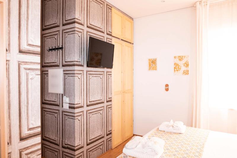 Economy Triple Room image 1