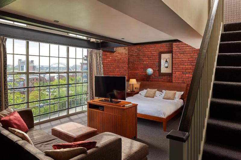 Bridge View Suite image 2