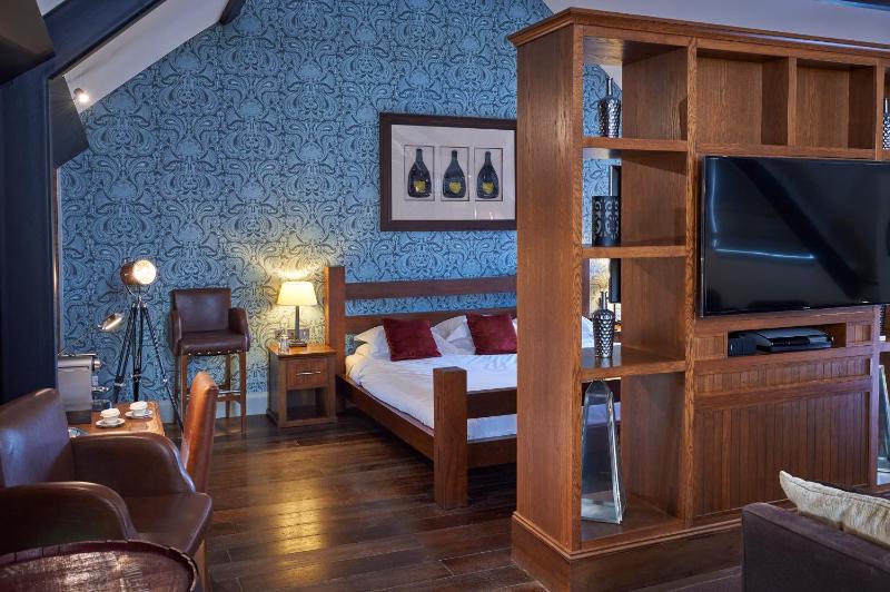  Signature Suite image 3