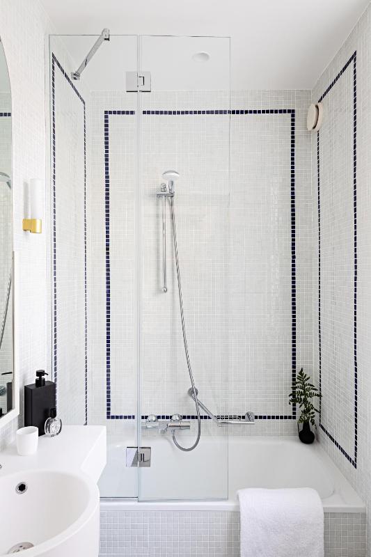 Junior Queen Suite image 3