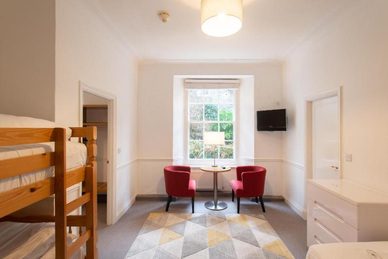 Family Room image 3