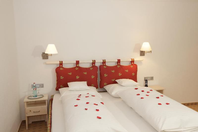 Double Room image 3