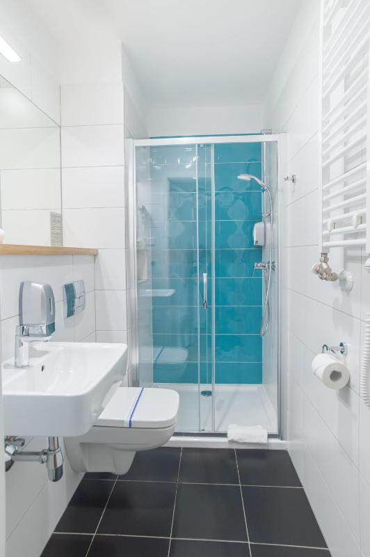 Standard Triple Room image 4