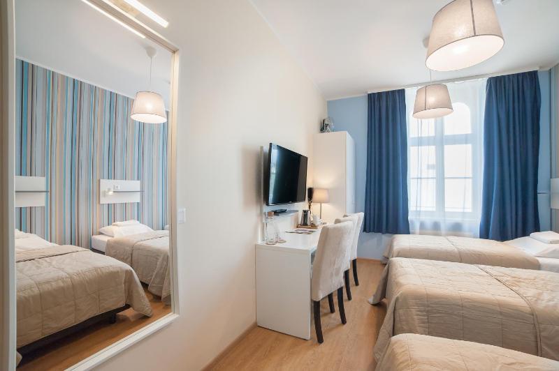 Standard Triple Room image 3