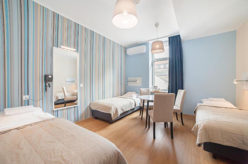 Standard Triple Room image 2