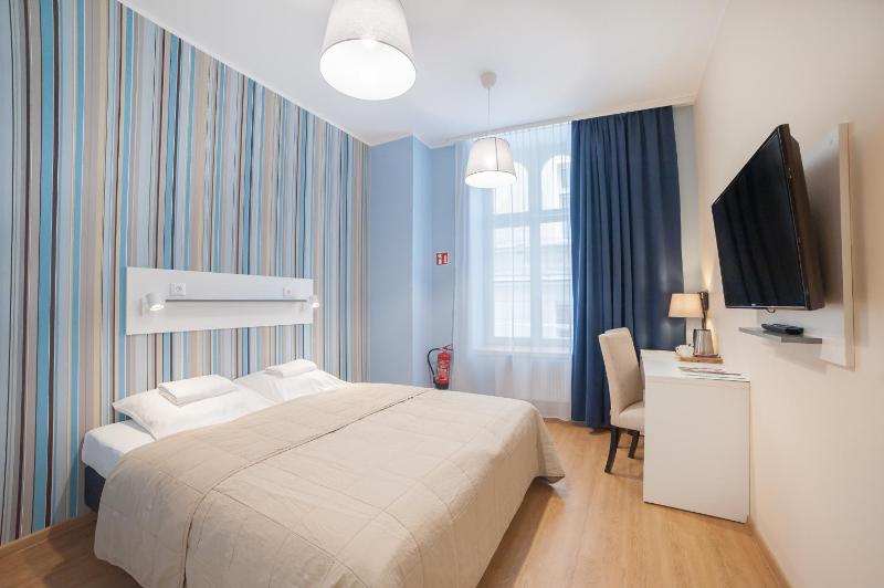 Standard Double Room image 3