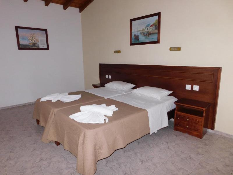 Double Room with Sea View image 3