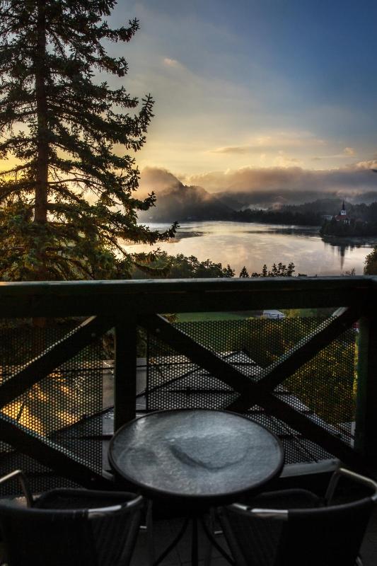 Deluxe Double or Twin Room with Lake View image 2
