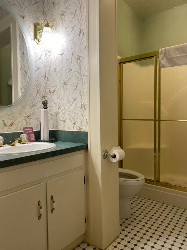 Queen Room image 3
