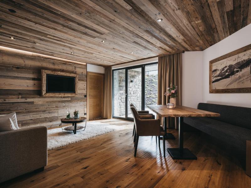 Superior Three-Bedroom Apartment image 4