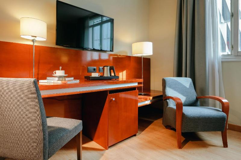 Double or Twin Room image 3