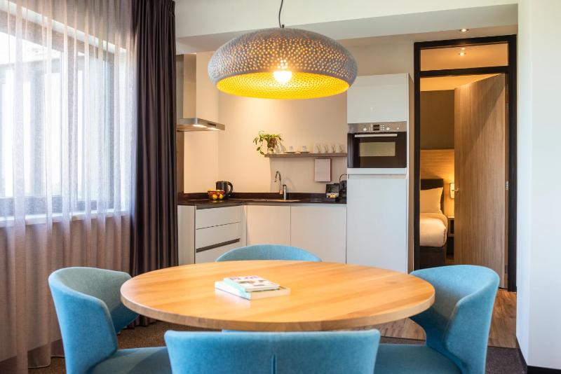 One-Bedroom Apartment image 3