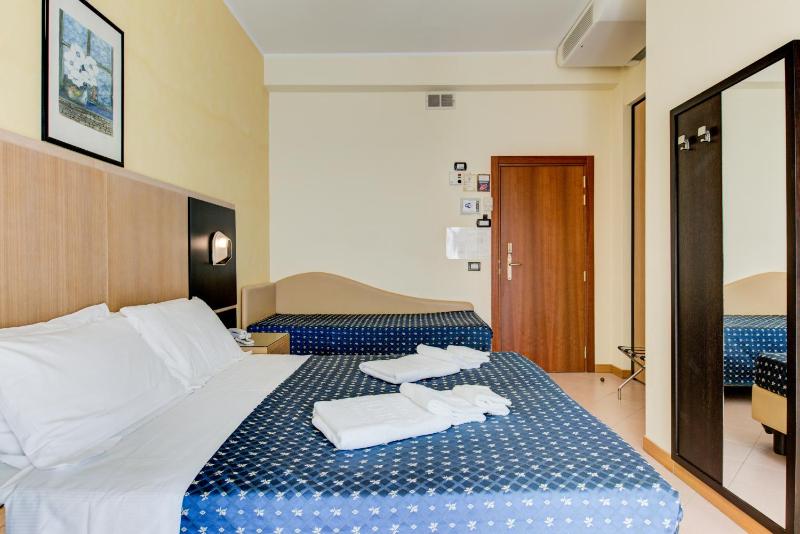 Double Room with Balcony image 3