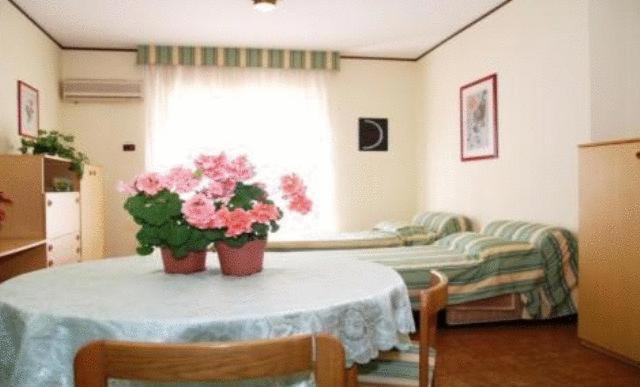 One-Bedroom Apartment (4 Adults) image 3