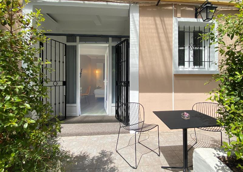Superior Triple Room with Terrace image 2