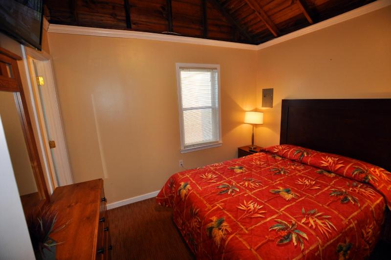Bungalow with Kitchen image 2