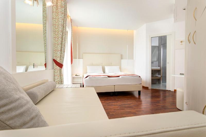 Triple Room image 3