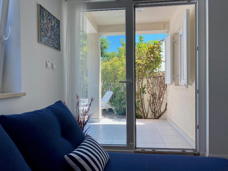 Private pool and Mediterranean garden apt Mia - image 12