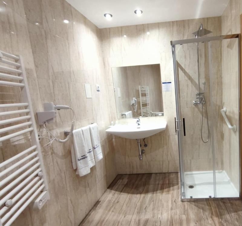 Standard Triple Room image 4