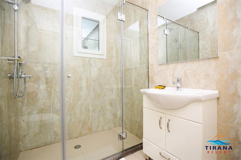 Double Room with Balcony image 2