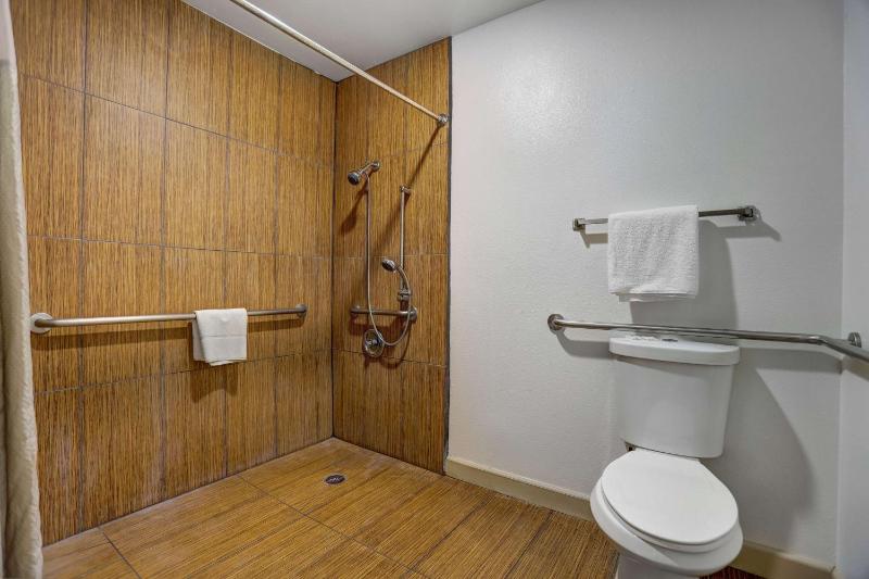 King Room - Non-Smoking image 2