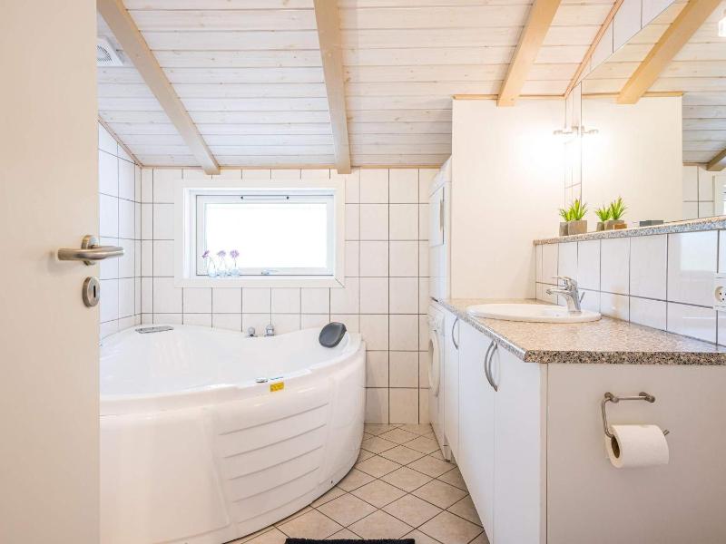 Three-Bedroom Holiday Home  image 3
