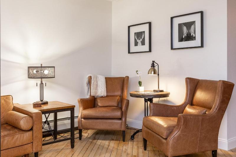 Three Bedroom Apartment image 2