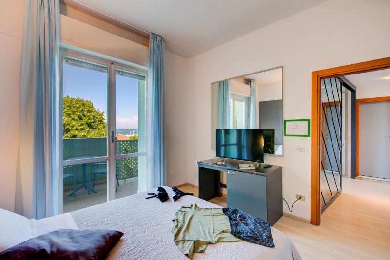 Quadruple Room with Sea View image 1