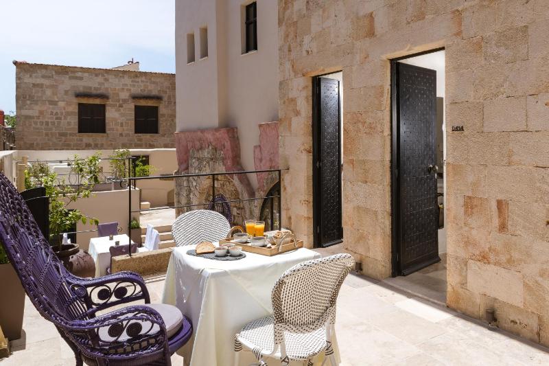  Suite with Balcony - Daphne image 2