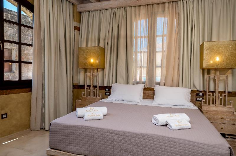 Executive Suite Rhodes with Hot Tub image 3