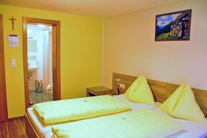 Double Room with Private Bathroom image 4
