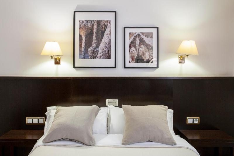 Superior Double or Twin Room with Terrace image 4