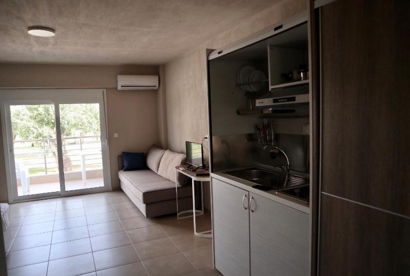 Classic Triple Room image 2