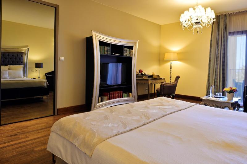 Junior Suite Master with Sea View and Balcony or Terrace image 4