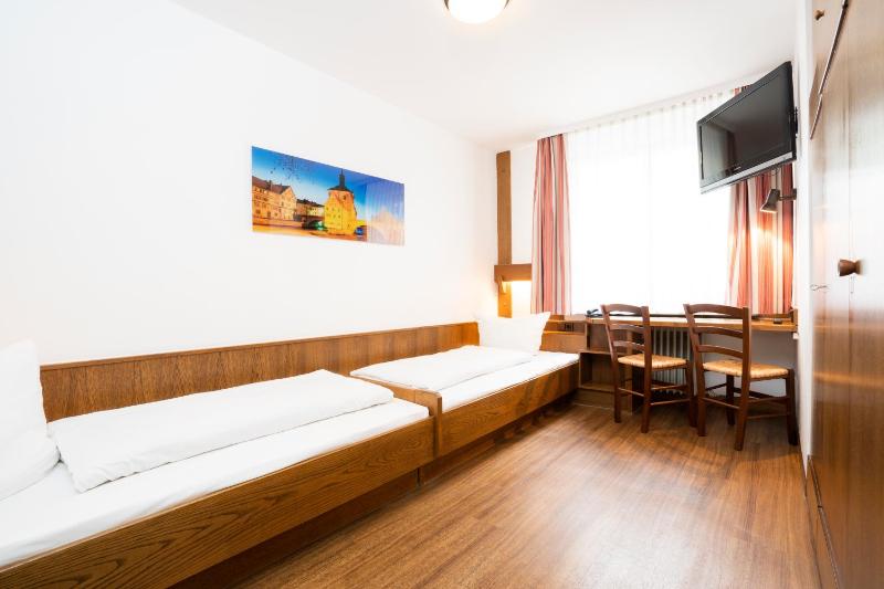 Double Room image 3