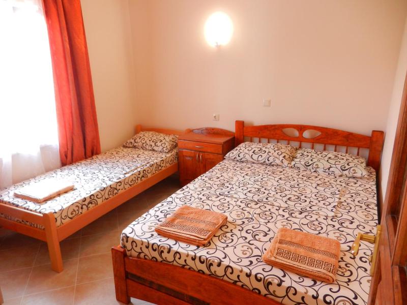 One-Bedroom Apartment image 3