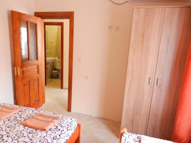One-Bedroom Apartment image 4
