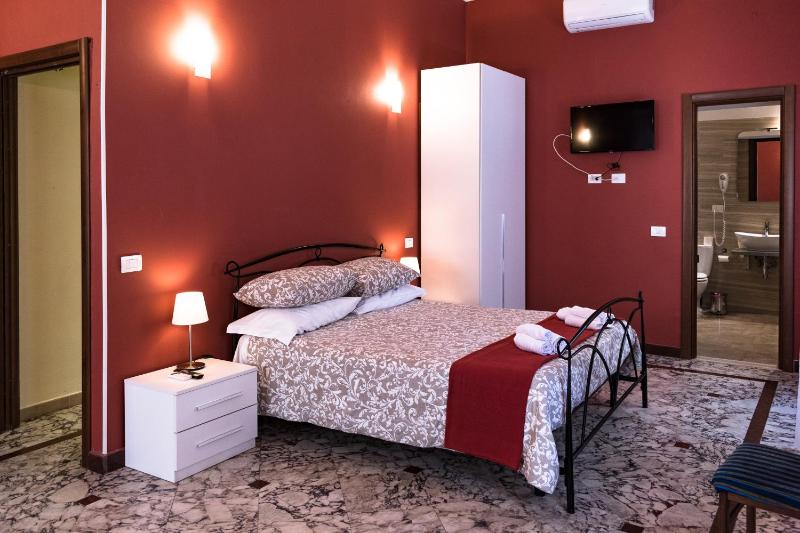 Superior Double Room image 3