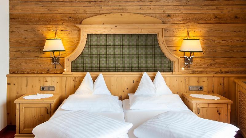 Deluxe Double Room with Balcony image 4