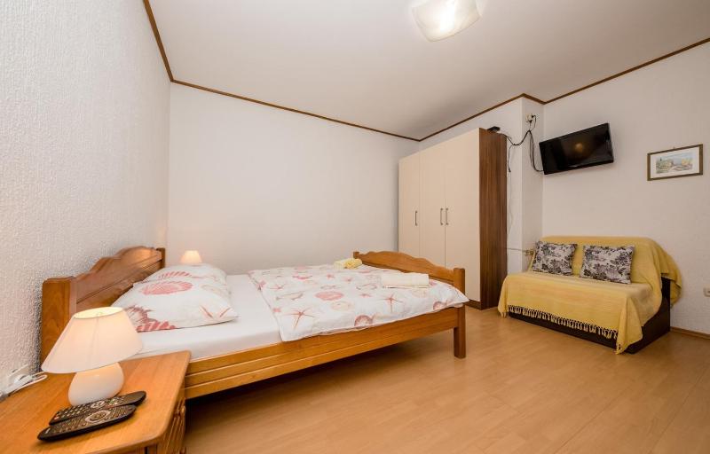 Studio Apartment image 2