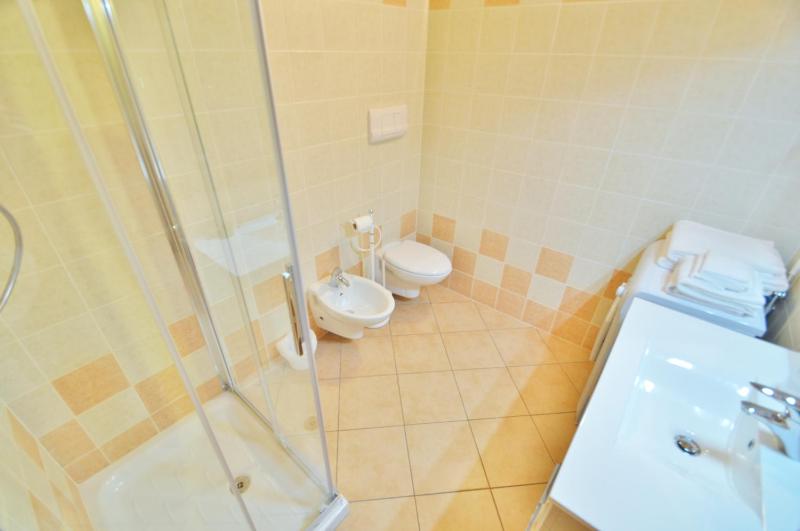 One-Bedroom Apartment (4 Adults) - Separate Building image 4