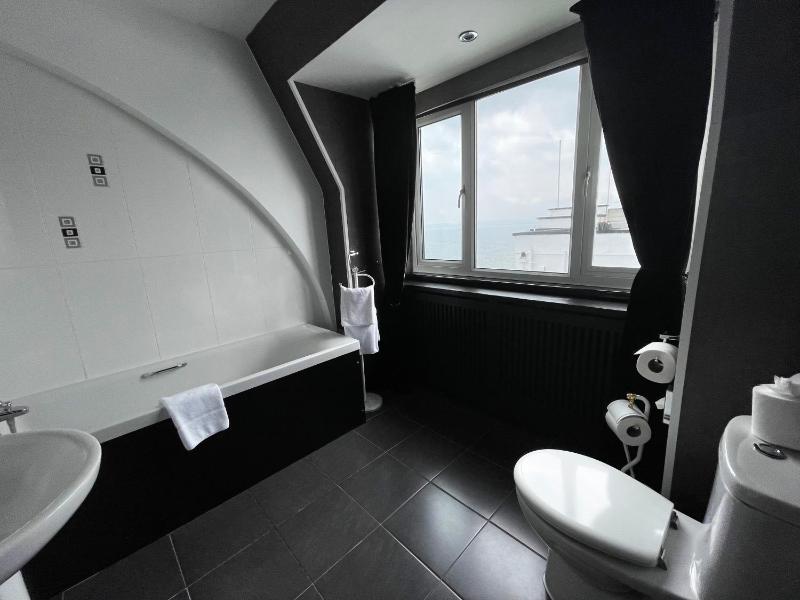 Standard Double Room image 2