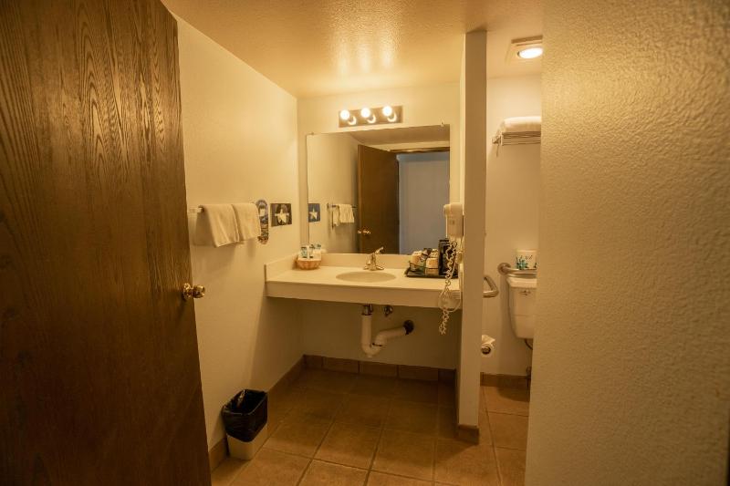 Queen Room with River View image 2