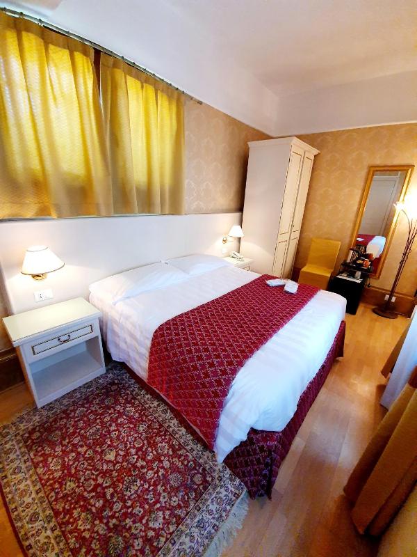 Double Room with Terrace image 4