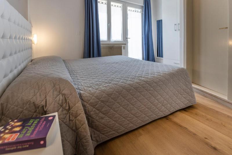 Double Room with Lake View image 3