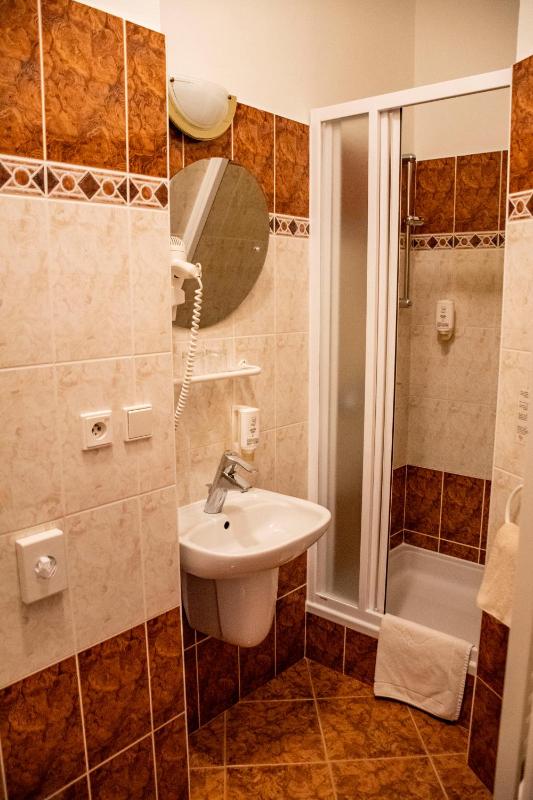 Double or Twin Room image 3