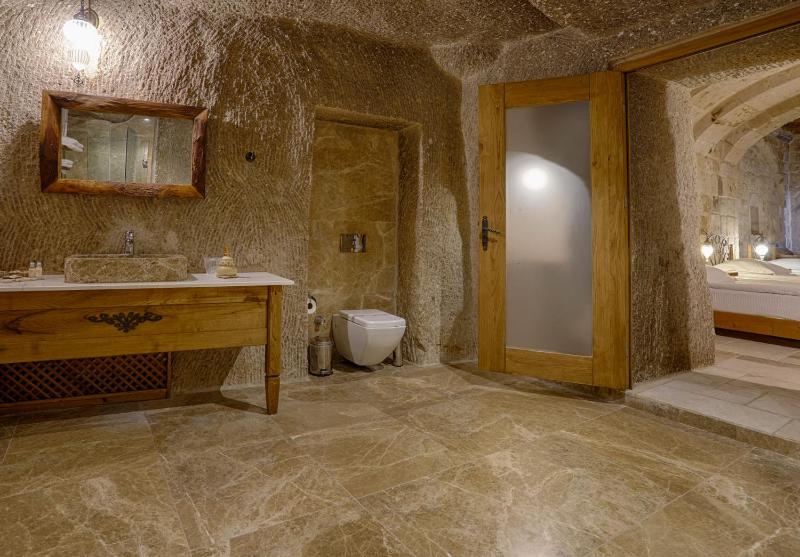 Standard Triple Cave Room  image 2