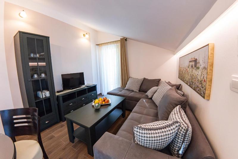 Summer home Morinj - image 10